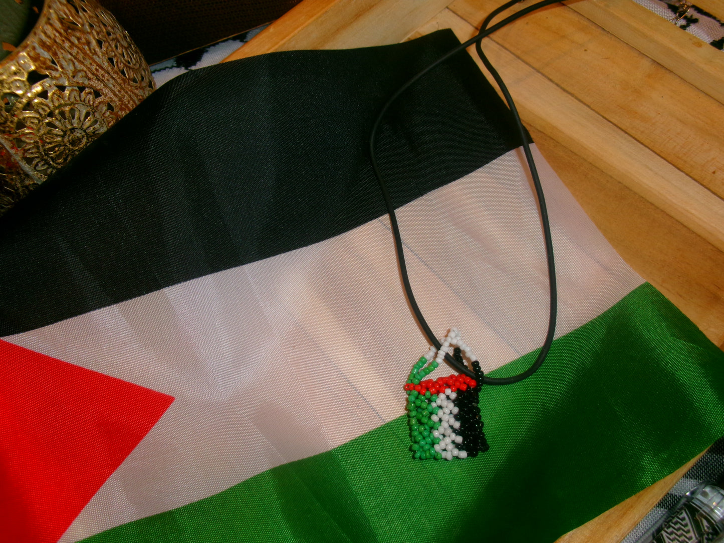 Collier Palestine perles en forme de sac