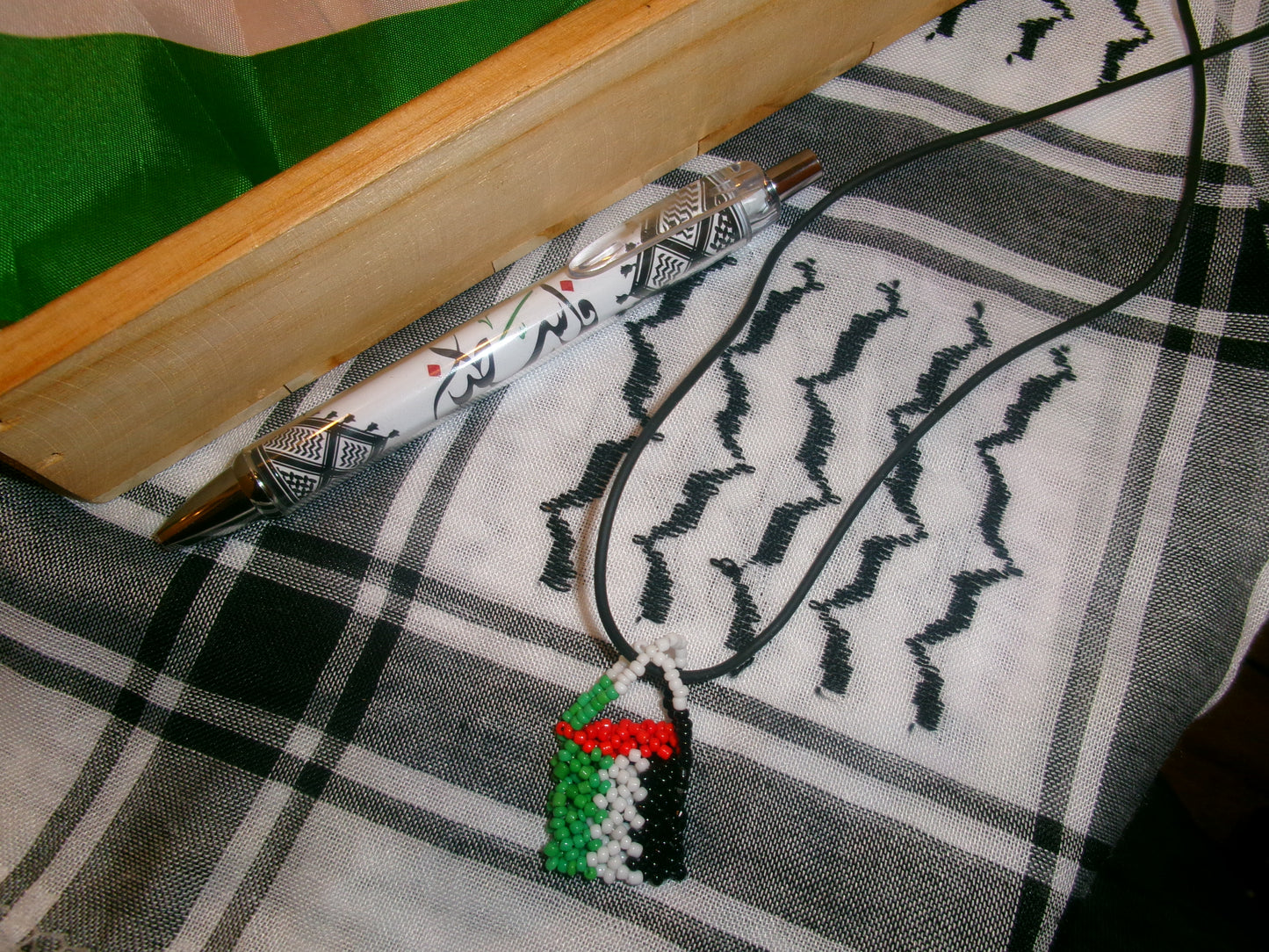 Collier Palestine perles en forme de sac