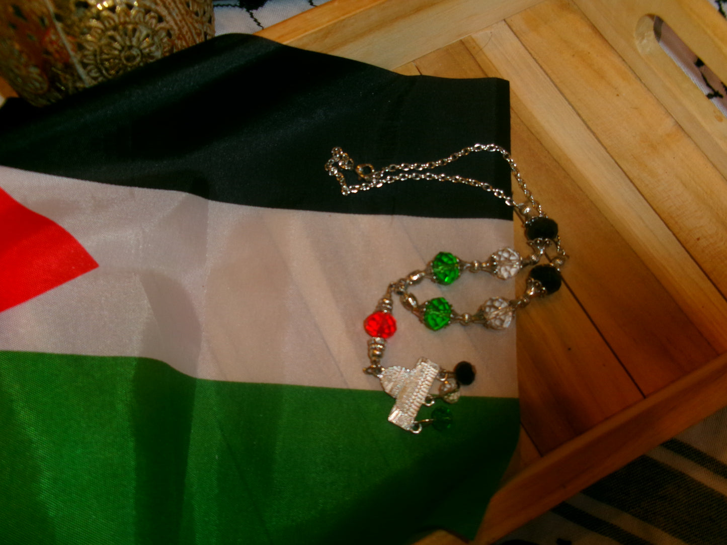 Collier perles et mosquée aux couleur de la Palestine